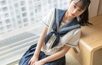 91黑料网苹果版：在瓜田里踮着脚尖，拼命想看却怕撞到真实！