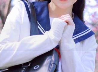 在hlw网站上，瓜田李下，谁又在绊倒自己的八卦脚呢？