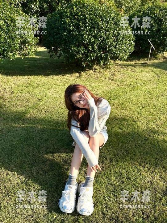 五一吃瓜群众官网：瓜踢飞了，你的注意力却未曾移走！