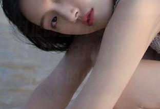 下载好莱坞黑料正能量app，让我们一起揭露那些隐藏在华丽外表下的小秘密！