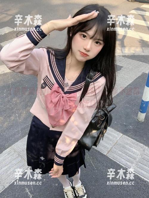 跟随“扒哥黑料”，永不迷路，爆料大势所趋！