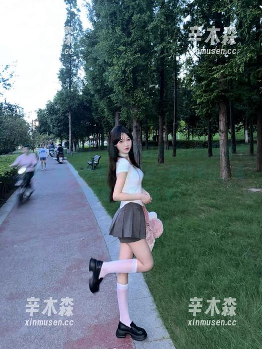 “黑料不打烊tttzzz肾虚十八连”最新视频，我居然一时没忍住，竟然刷到了停不下来！
