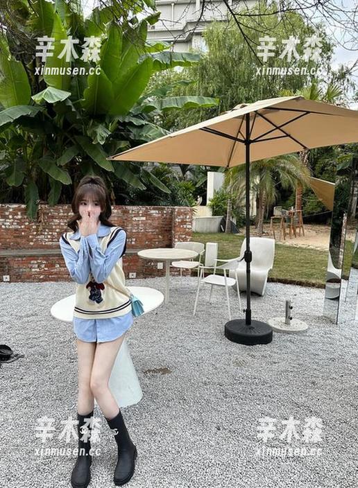 瓜可以吃，但关注“万篇长征黑料不打烊”的虾库网才是人生的正道，迅速分享新鲜事！