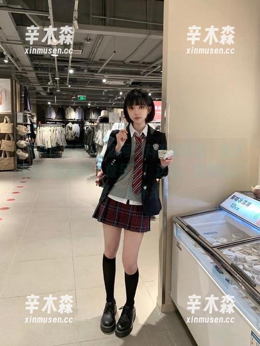 瓜网黑料吃瓜网站：我点开链接的瞬间，惊呆了！这瓜，吃得我脖子都快坏掉