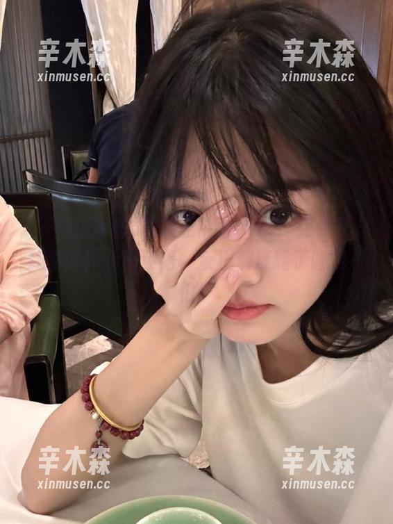 黑料正能量app：让你在八卦的世界永不迷路，反正都迷路了啥也不怕！