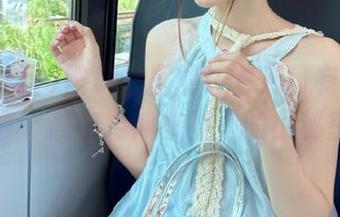 黑料社区的iOS入口有点隐秘，像个藏在男神衣柜里的小秘密！