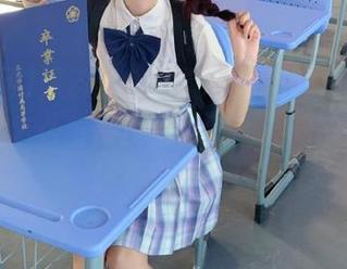 黑料网传送门，他们的瓜也太多了吧，怎么看得我眼花缭乱，脑子都有点转不过来了！